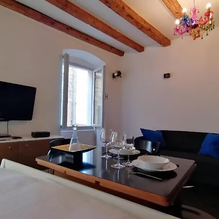 Glamour Sea View Apartment